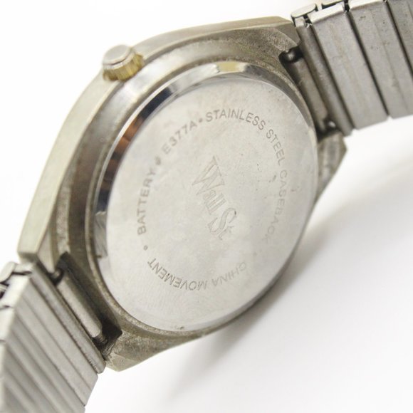 Vintage Wall St Classic Men's Watch Gray & Gold Stainless Steel Tone Runs 90's - Picture 4 of 5